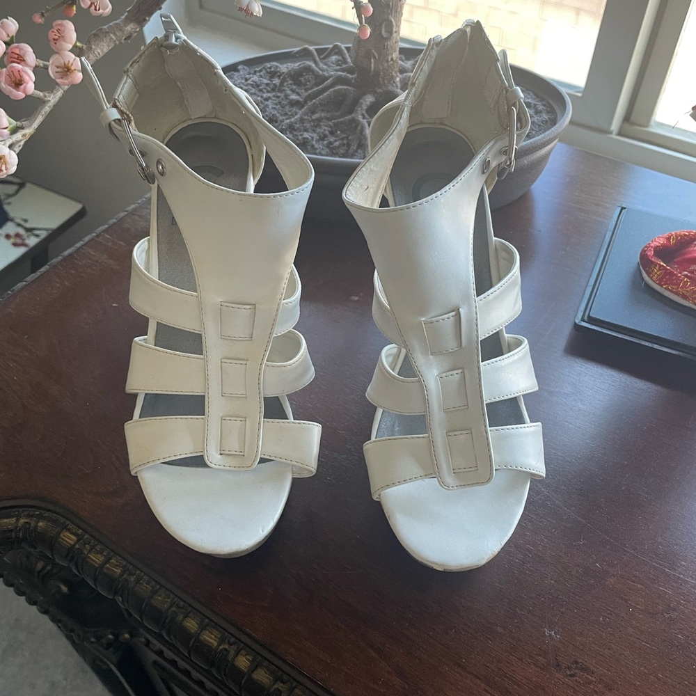 Guess White Strappy Women's wedge Sandals